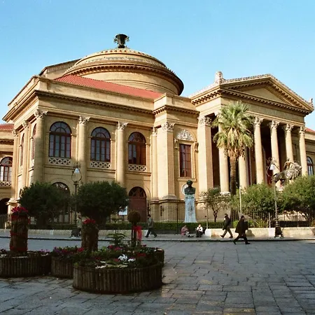 לינה וארוחת בוקר Palazzo Amazigh פלרמו